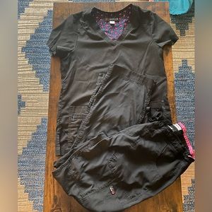 Koi Women scrub set (top xs, pants small)